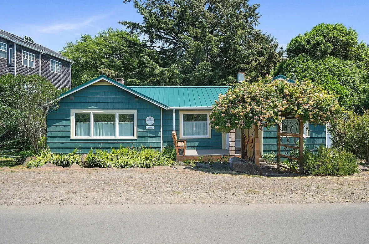 1355 Sunset Ave — Photo 2