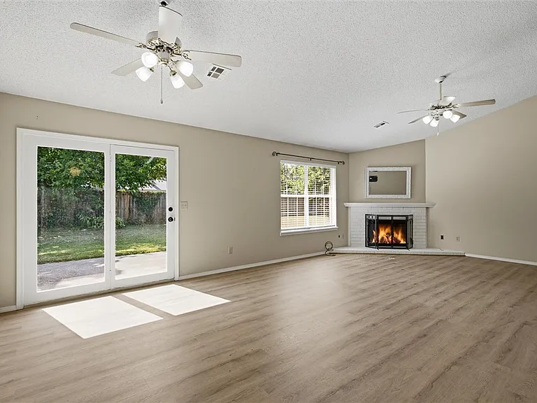 1919 N Radcliffe Ave — Photo 12