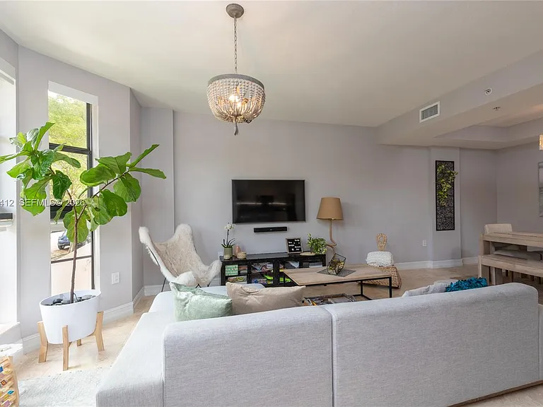 1650 Galiano St #Townhouse 14 — Photo 11