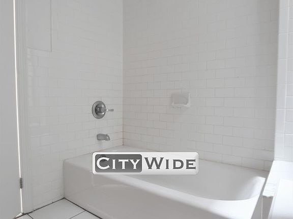 5th image of 226 E 89th St APT 14