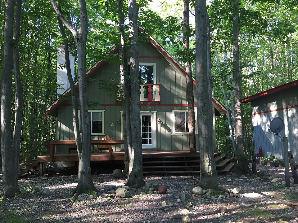 Chalet in the woods!