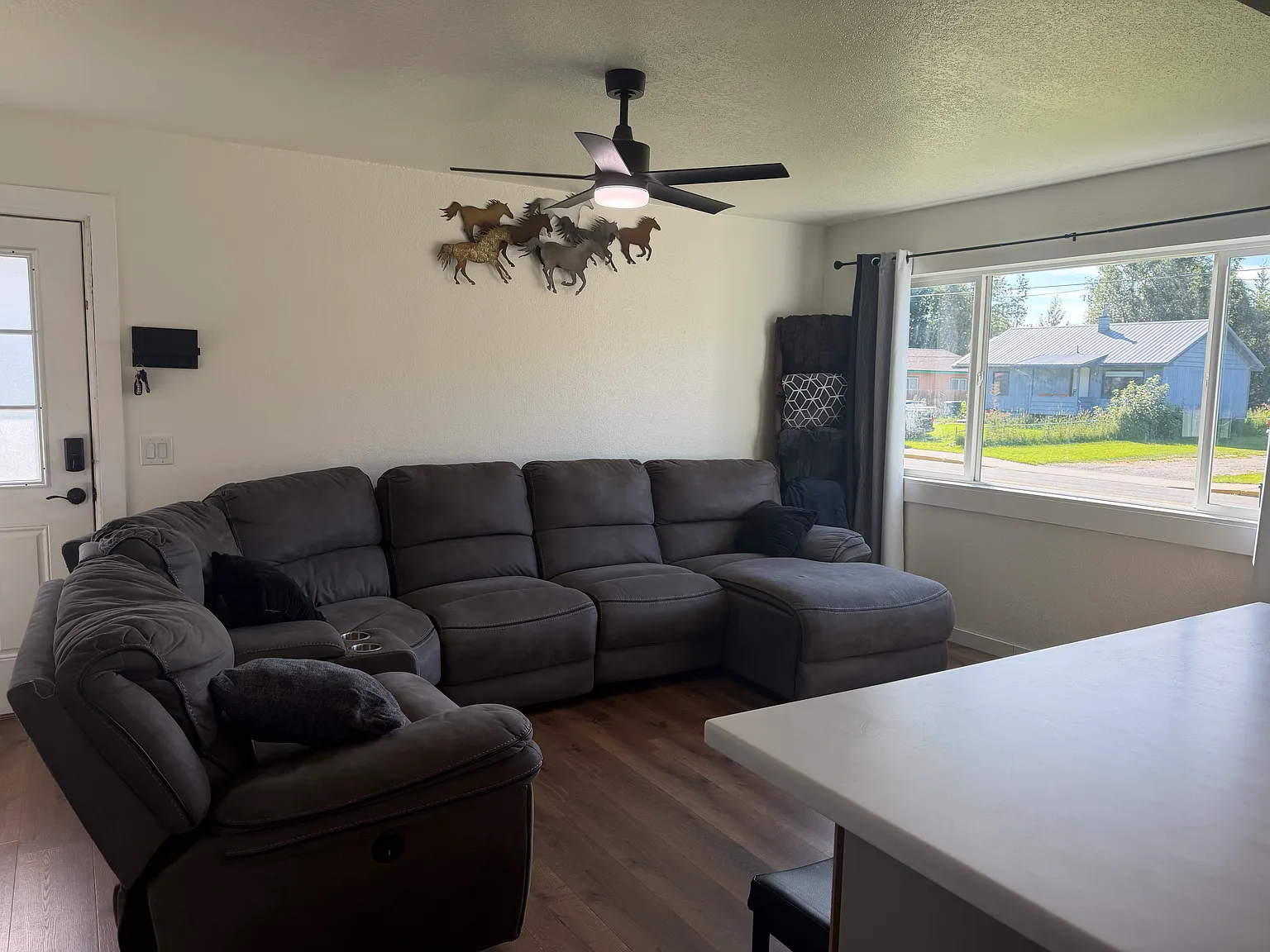 3 bed, 960 sqft, $2,800 — Photo 3