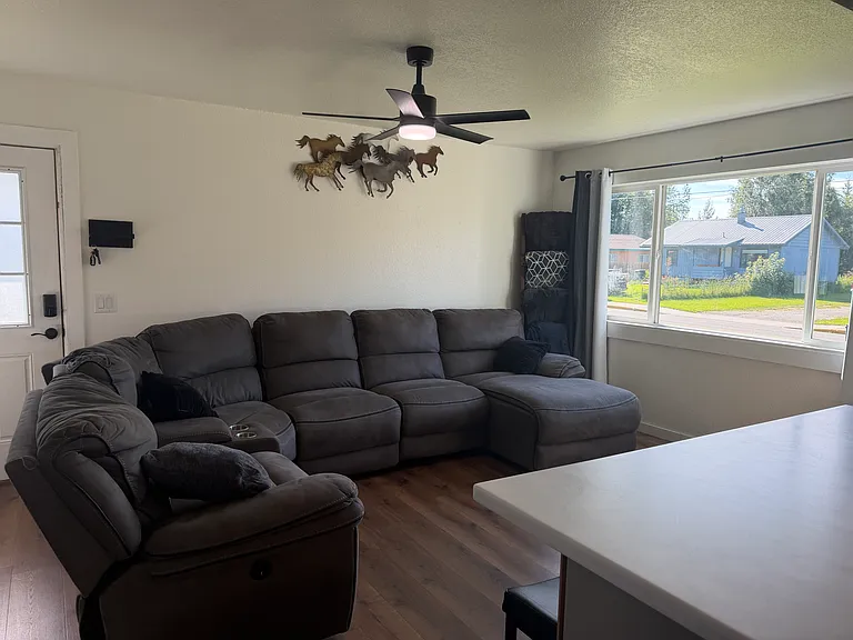 455 E Caribou Ave — Photo 3