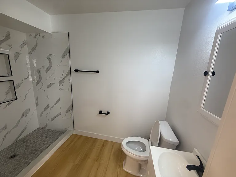 170 S Laurel St #9 — Photo 3