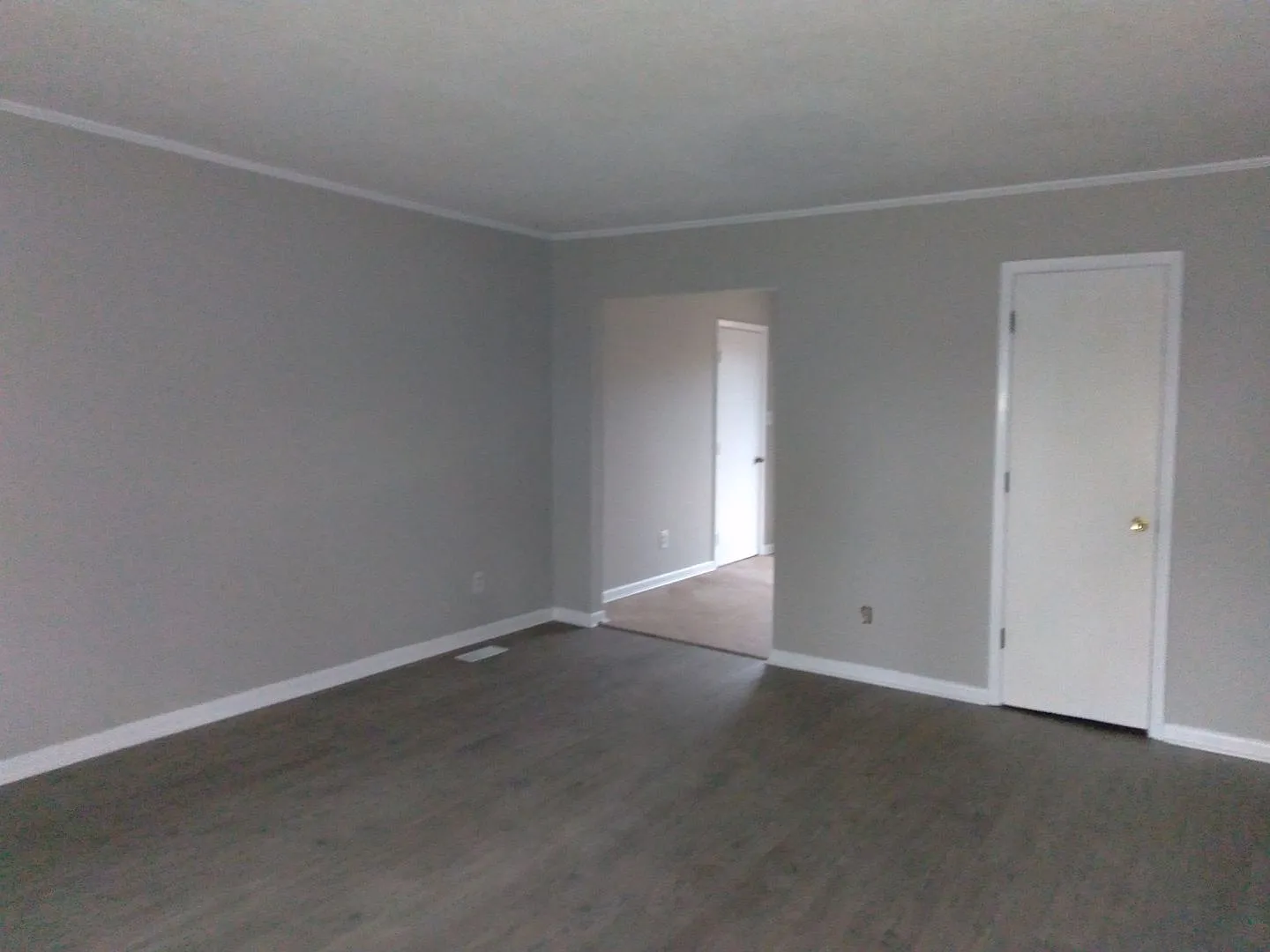 3 Bedroom, 1.5 bath house with one car garage — Photo 2