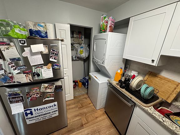 4th image of 301 E Cornell Dr
