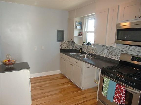 2nd image of 4415 Clifford St