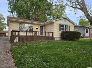 1916 Fairfield Dr, Springfield, IL 62702