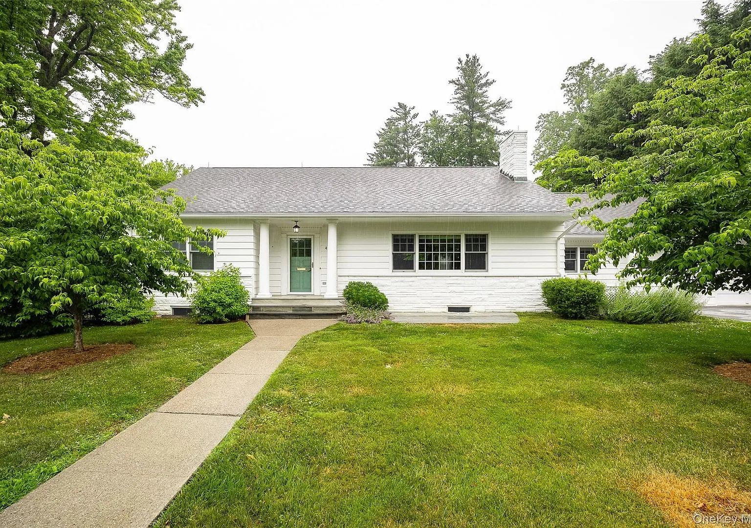 3 bed, 3.5 bath, 2500 sqft, $3,500 — Photo 2