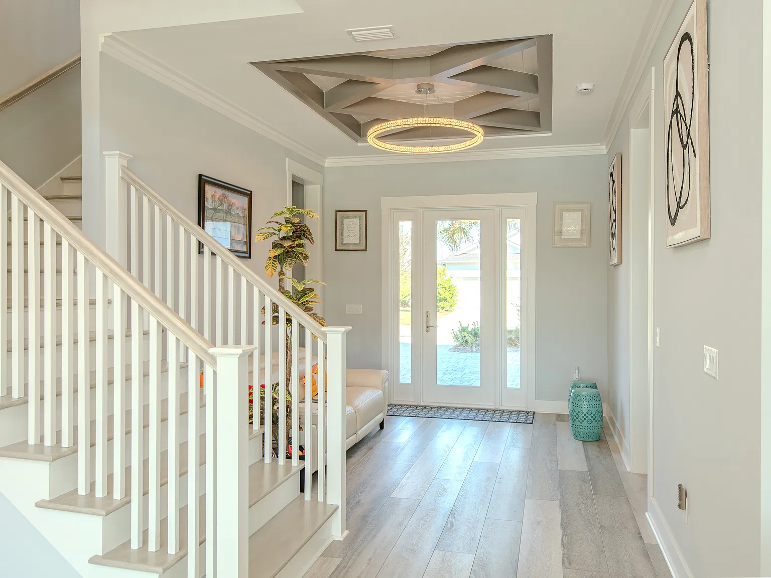 5 bed, 3382 sqft, $9,500 — Photo 3