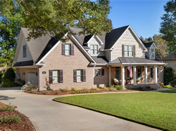 2205 Columbia Dr, Auburn, AL 36830