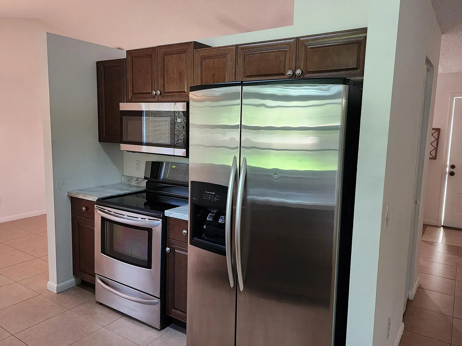 3 bed, 2.0 bath, 1572 sqft, $2,350 — Photo 4