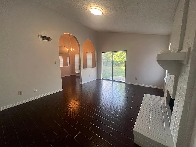 6004 Pinto Cir — Photo 8