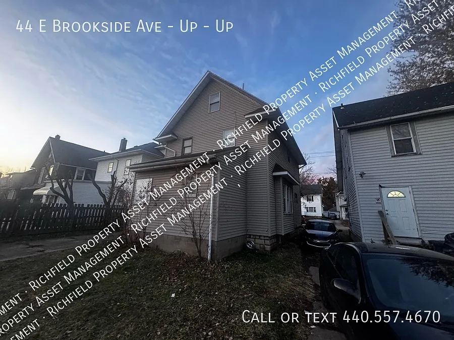 2 bed, 1.0 bath, 880 sqft, $900 — Photo 2