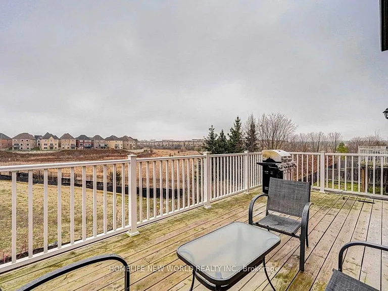 83 Kane Cres — Photo 8