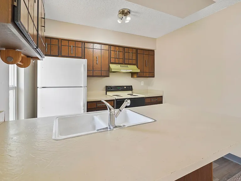 608 Crown Ridge Dr — Photo 8