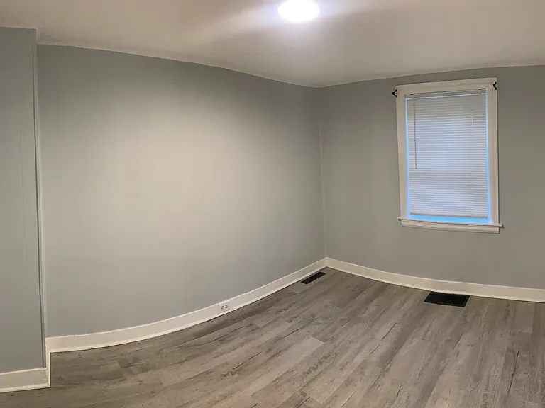 229 W Diamond St — Photo 13