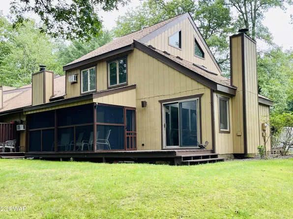 17 Tennis Club Pl, Lakeville, PA 18438