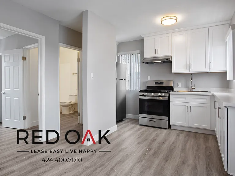479 E 49th St #481-1/4 — Photo 6