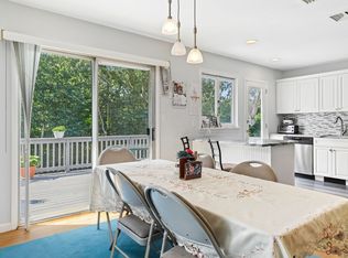 6 Kitchawan Ln, Hampton Bays, NY 11946