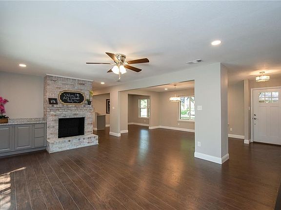 5th image of 604 N Parkridge Dr