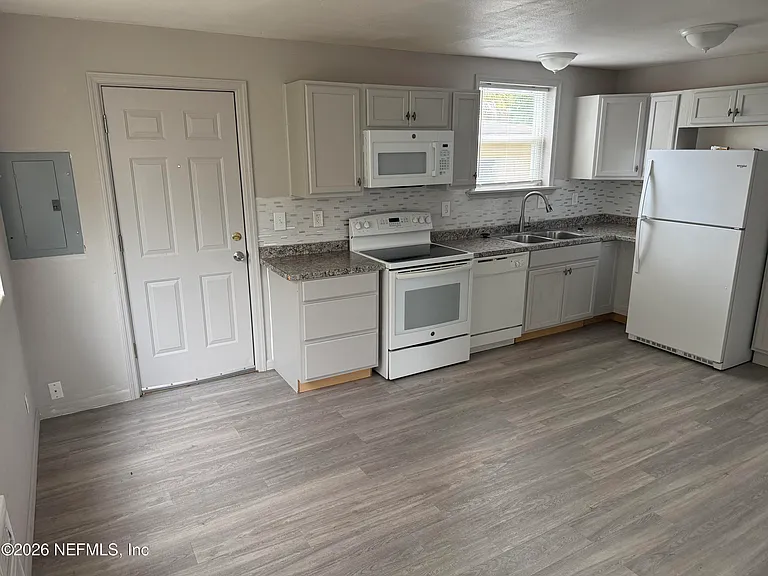 5659 Ansley St — Photo 4