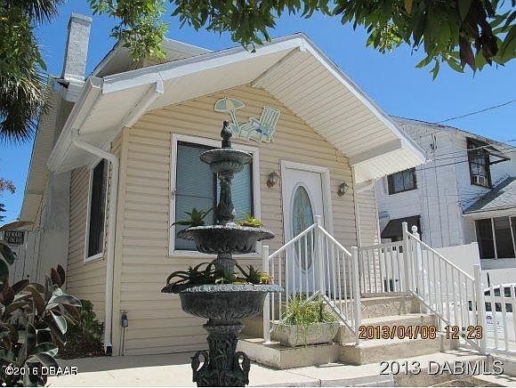 1st image of 207 S Oleander Ave