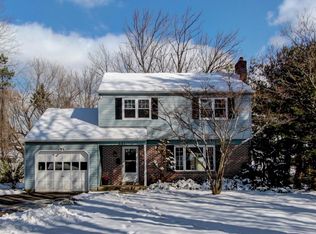 521 Manor House Ln, Willow Grove, PA 19090