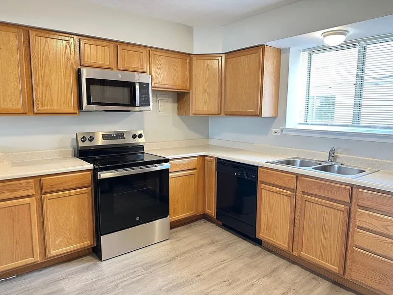 2 bed, 1.0 bath, 700 sqft, $1,550 — Photo 2