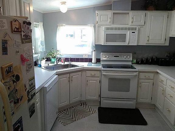 3rd image of 660 NE 65th Ave