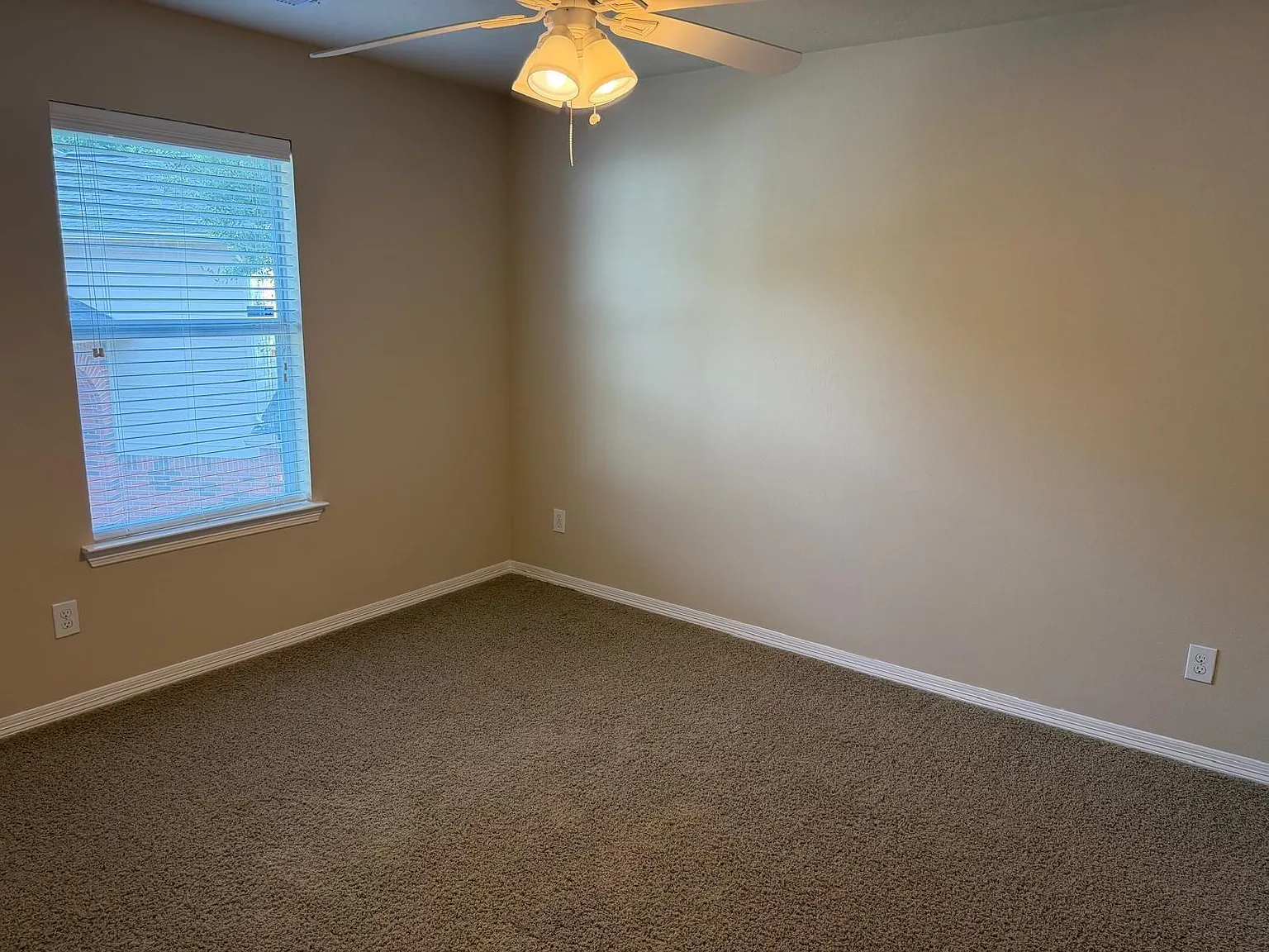 3 bed, 2.5 bath, 1878 sqft, $2,300 — Photo 3