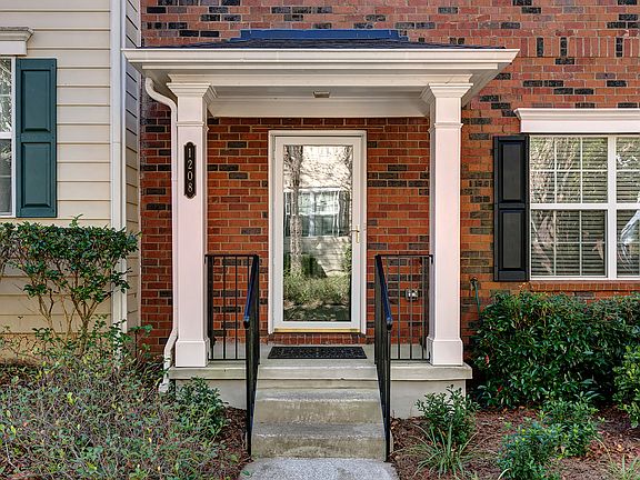 3rd image of 1208 Charlston Ct