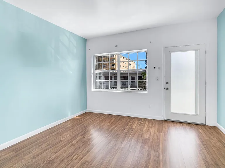 635 8th St #205 — Photo 5