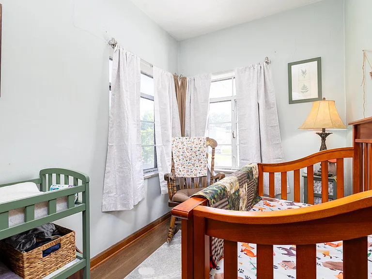 Small bedroom / study / nursery