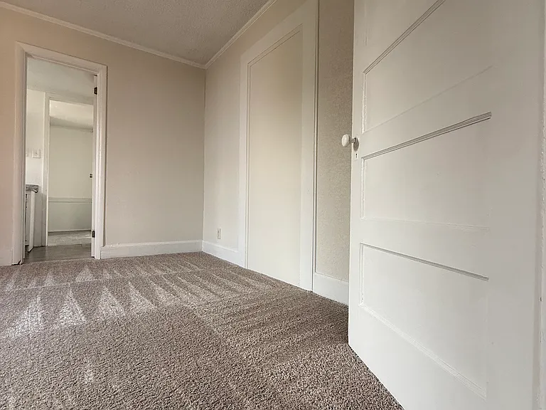231 N Cotton St — Photo 27