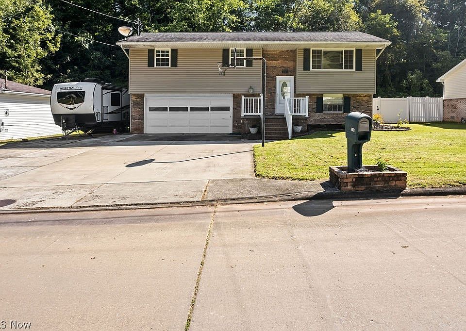1st image of 190 Suzanne St