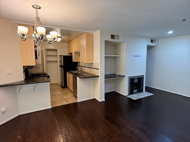 Burton Way Apartments — Photo 16