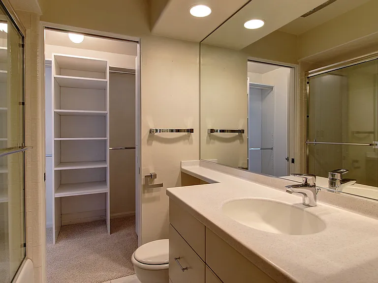 2630 State St #6 — Photo 10