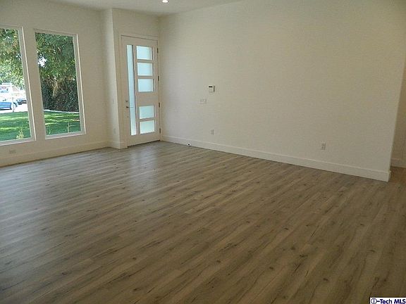 4th image of 2765 Royal Oaks Dr