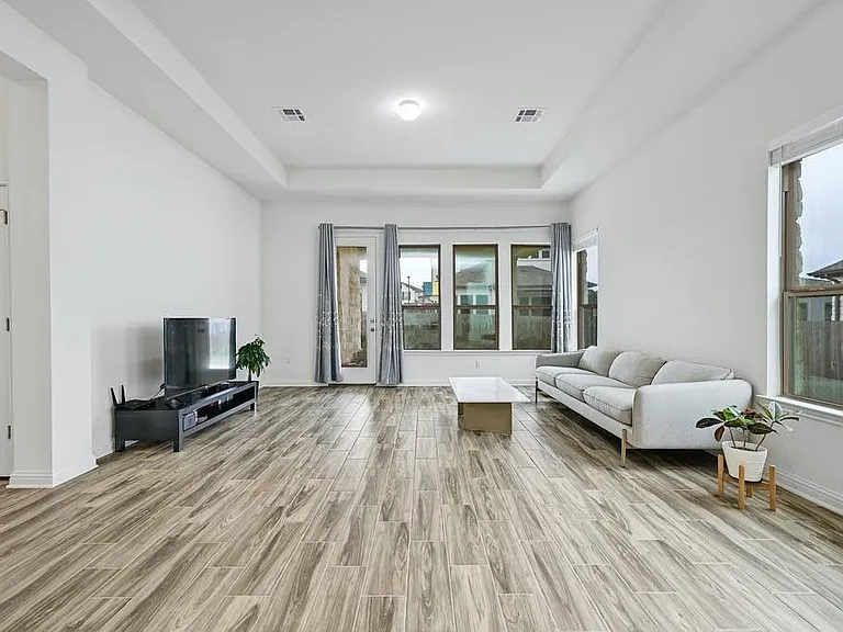 6725 Denia Dr — Photo 12