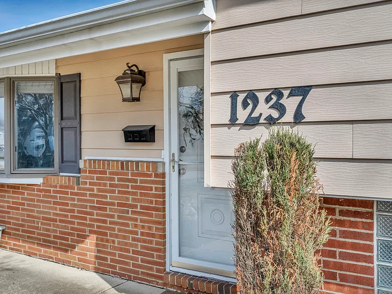 1237 Giesse Dr — Photo 33