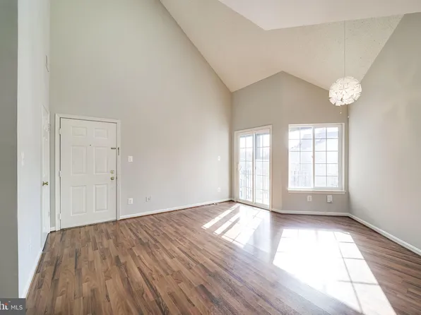 7012 Irwell Ln #14E, Alexandria, VA 22315