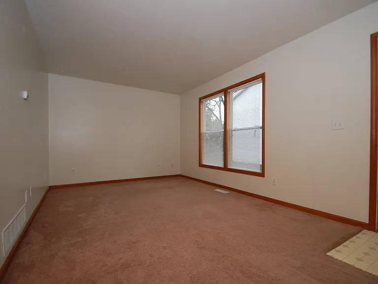 527 S Silverwood Ln #B — Photo 2