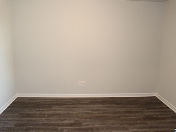 4th image of 102 Hillis Lane