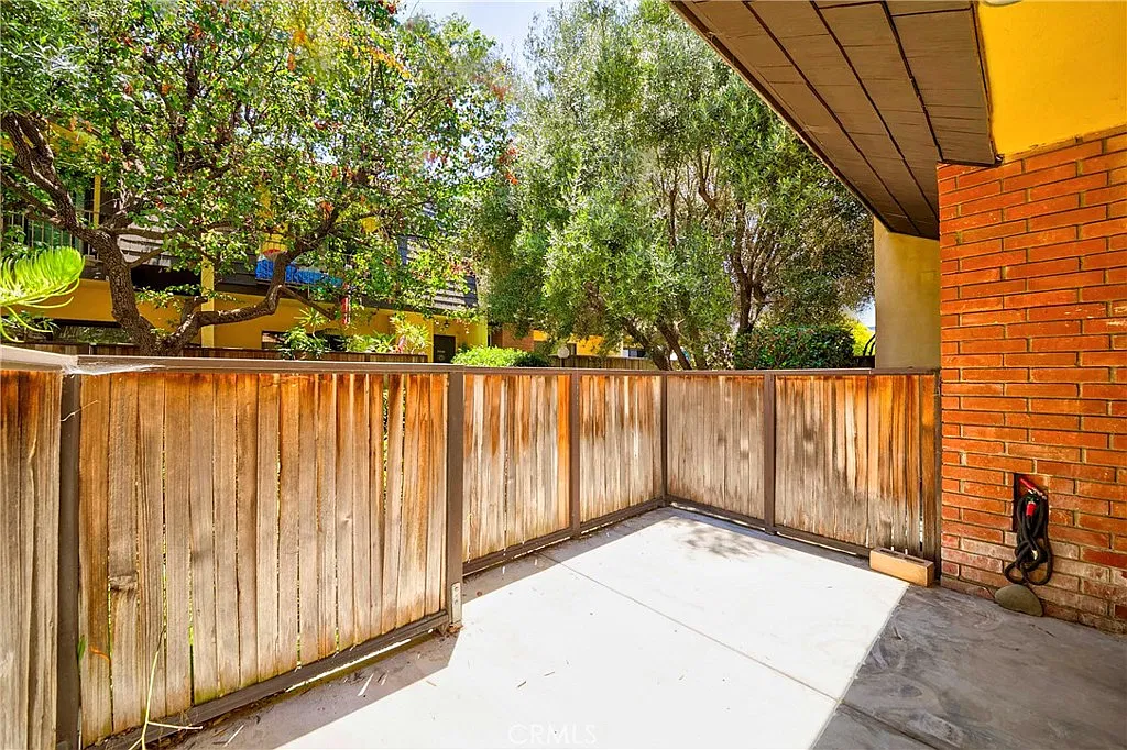 3 bed, 2.5 bath, 1542 sqft, $3,995 — Photo 3