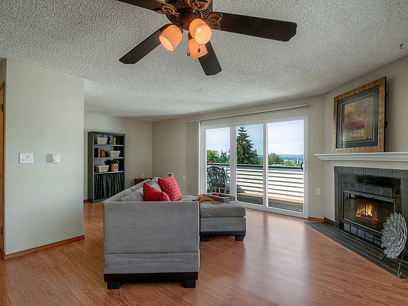 3rd image of 110 19th Ave SE Unit 10
