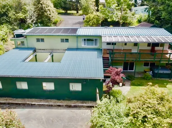 17812 Aqua Vista Ln, Brookings, OR 97415