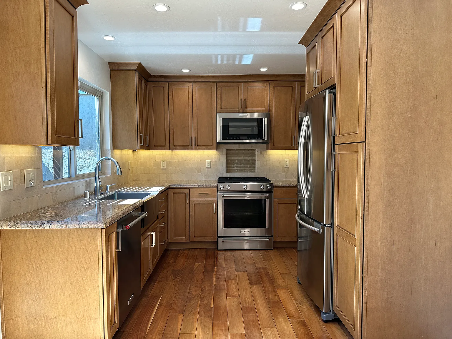 2 bed, 1015 sqft, $4,295 — Photo 2