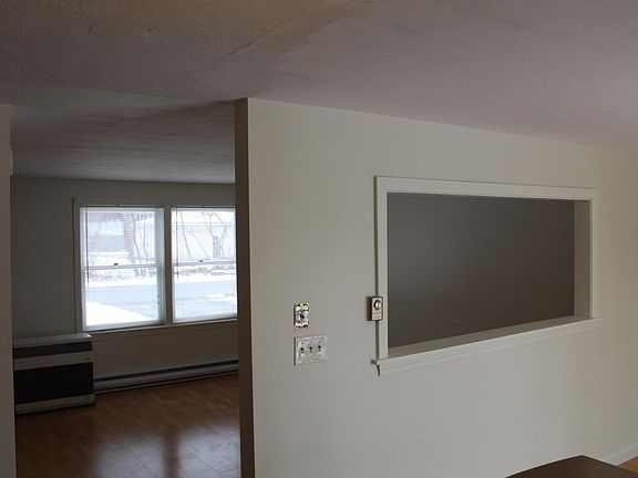 3rd image of 20 Oakwood Dr