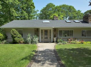 1530 Laurel Hollow Rd, Syosset, NY 11791